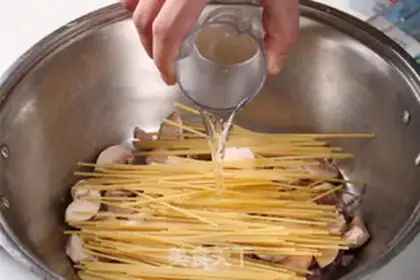 Make Butter mushroom pasta step 2