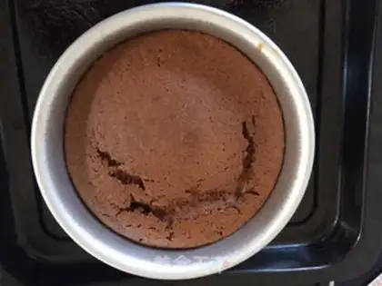 Make Strawberry chocolate naked cake step 9