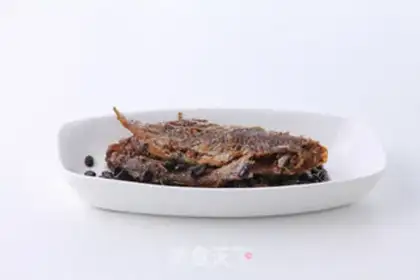 Make The beanfish fried the bitter melon step 1