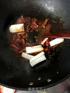 Make Spaghetti spicy sauce step 4