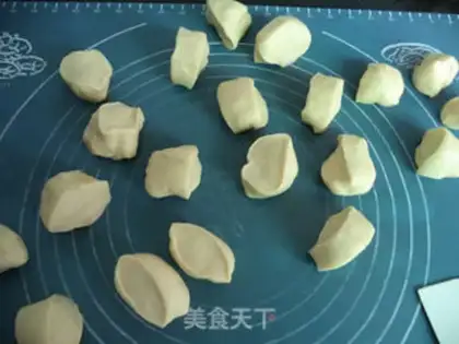 Make Christmas bread step 5
