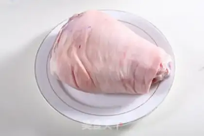 Make Wine with pig elbows step 0