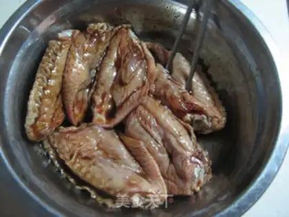 Make Honey-cooked chicken wings step 2