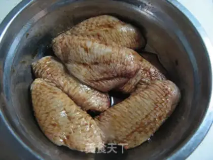 Make Honey-cooked chicken wings step 3