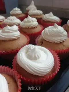Make Christmas strawberry cake step 9