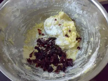 Make Cranberry Christmas cookies step 3