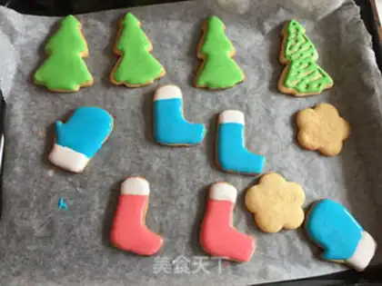 Make Christmas frosting cookies step 10