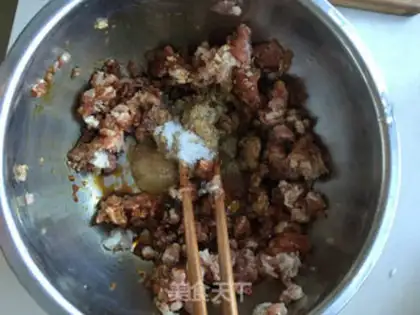 Make Northeast garlic sausage step 1