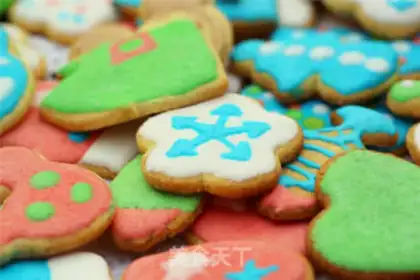Make Christmas frosting cookies step 14