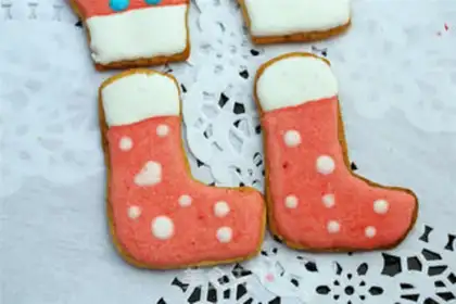 Make Christmas frosting cookies step 15