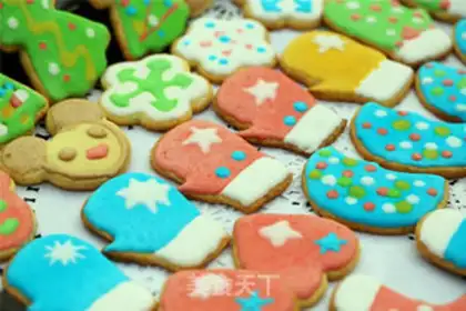 Make Christmas frosting cookies step 17