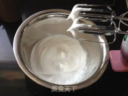 Make Double-coloured protein pie step 1