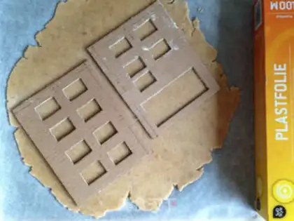 Make Christmas gingerbread house step 10