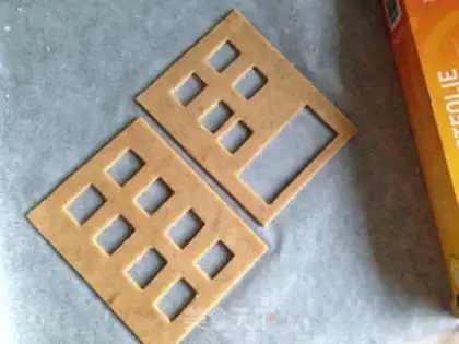 Make Christmas gingerbread house step 11