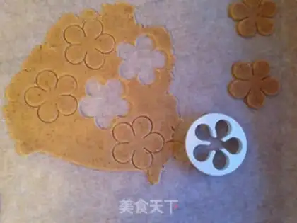 Make Christmas gingerbread house step 12