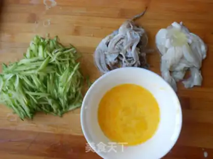 Make Plum cucumber egg soup step 0