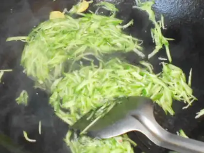 Make Plum cucumber egg soup step 2