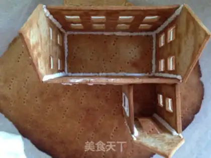Make Christmas gingerbread house step 21