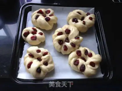 Make Cranberry roll step 7