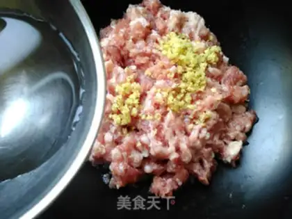 Make Celery pork dumplings step 1