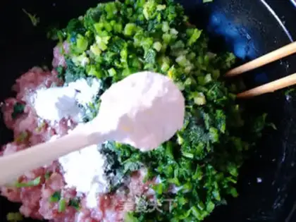 Make Celery pork dumplings step 2