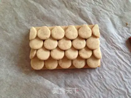 Make Christmas gingerbread house step 23