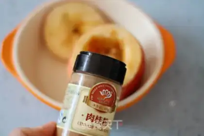 Make Maple Cinnamon Taffy baked apples step 3
