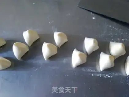 Make Celery pork dumplings step 5