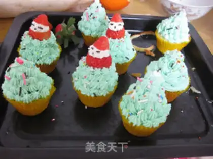 Make Christmas cupcakes step 13