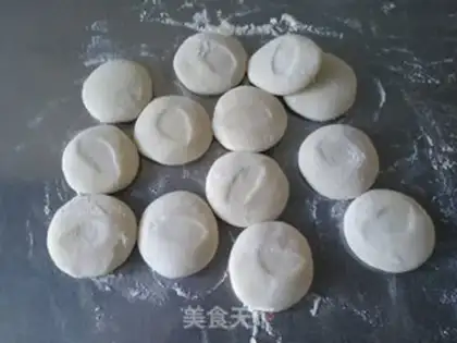 Make Celery pork dumplings step 6