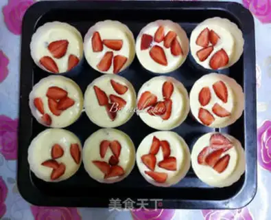 Make Strawberry cupcakes step 5
