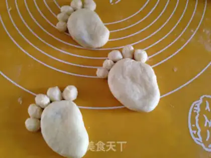 Make Little foot bread step 6