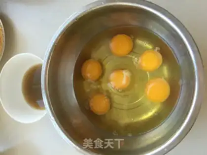 Make Northeast egg sausage step 1