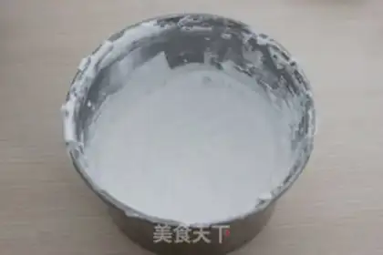 Make Christmas strawberry cyclopaste cake step 0