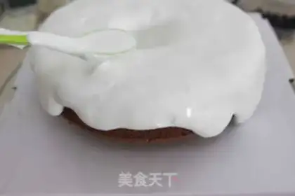 Make Christmas strawberry cyclopaste cake step 2