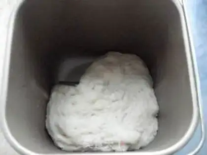 Make Chinese pecan bread step 2