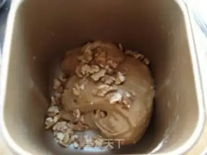 Make Chinese pecan bread step 5