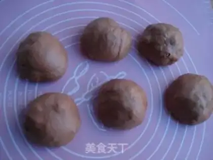 Make Chinese pecan bread step 6