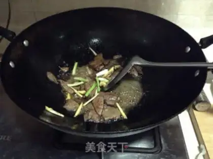 Make Onion fried liver step 1