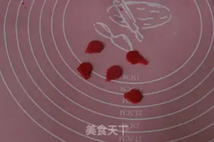 Make Rose cupcakes step 13