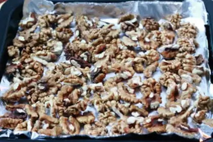 Make Amber walnuts step 2