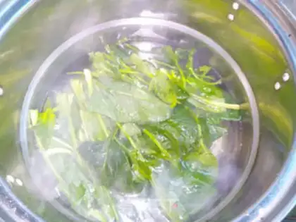 Make The spinach gravy step 3