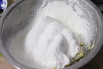 Make Christmas frosting cookies step 1