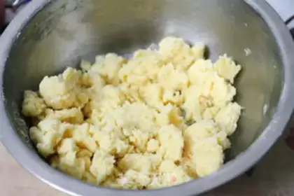 Make Christmas frosting cookies step 2
