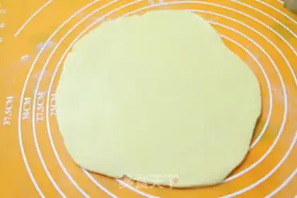 Make Christmas frosting cookies step 3