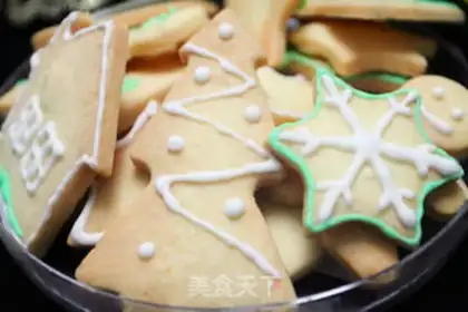 Make Christmas frosting cookies step 5