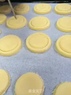Make Button cookies step 7