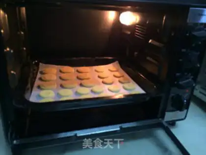 Make Button cookies step 8