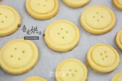 Make Button cookies step 9