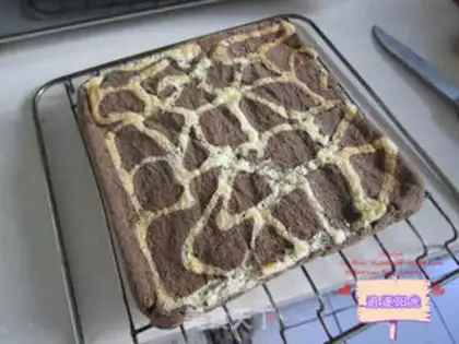 Make A giraffe cake roll step 12